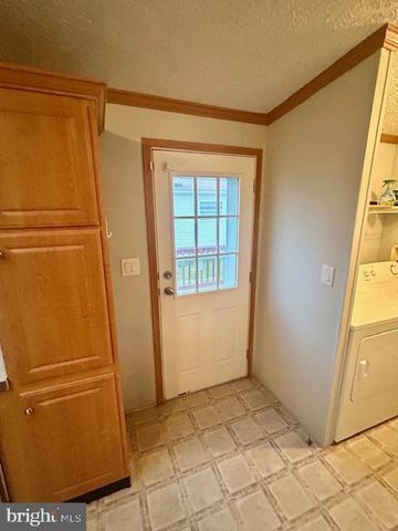 3202 FOXGLOVE LN, Middle River, MD 21220
