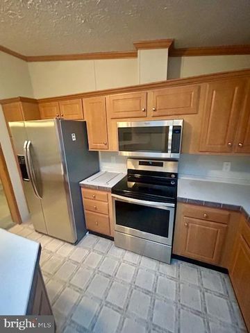 3202 FOXGLOVE LN, Middle River, MD 21220