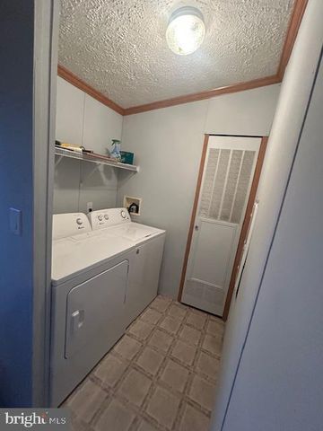 3202 FOXGLOVE LN, Middle River, MD 21220
