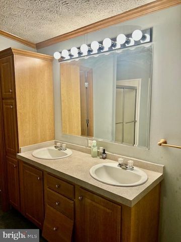 3202 FOXGLOVE LN, Middle River, MD 21220