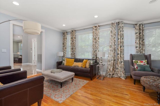 15 Church Street, Roslyn, NY 11576