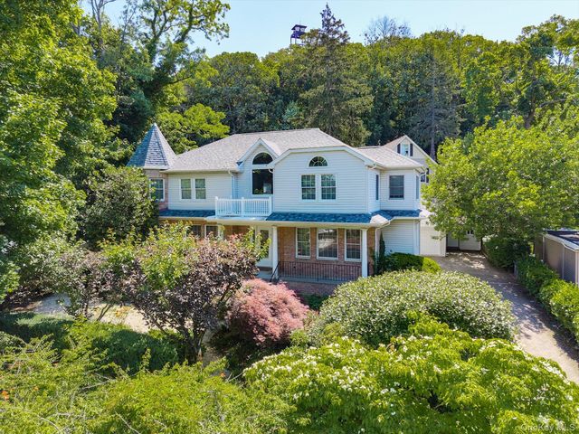 15 Church Street, Roslyn, NY 11576