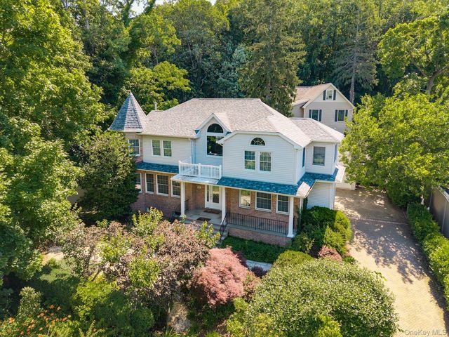 15 Church Street, Roslyn, NY 11576