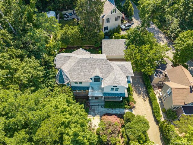 15 Church Street, Roslyn, NY 11576