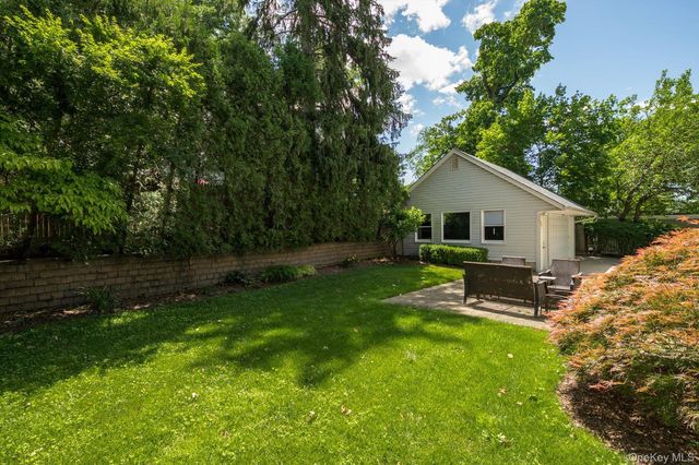 15 Church Street, Roslyn, NY 11576