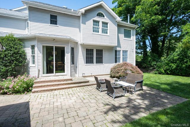 15 Church Street, Roslyn, NY 11576