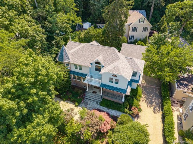 15 Church Street, Roslyn, NY 11576