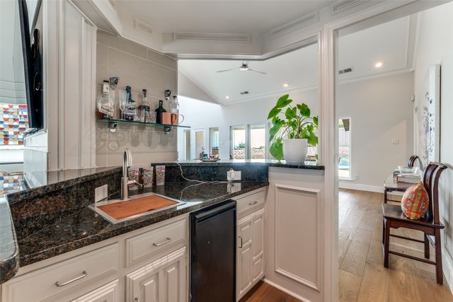 6438 Riverview Lane, Dallas, TX 75248