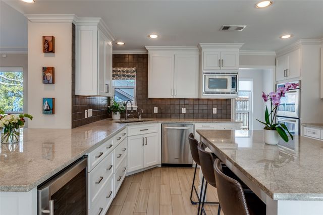 6438 Riverview Lane, Dallas, TX 75248