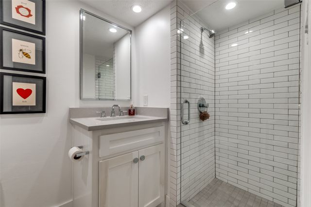 6438 Riverview Lane, Dallas, TX 75248