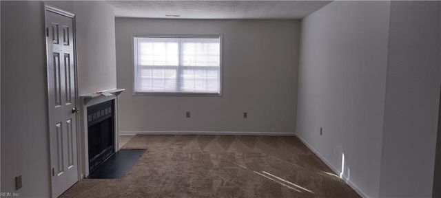 4 Roffman PL, Newport News, VA 23602