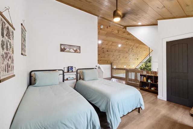 345 Deer Trail, Mineral Bluff, GA 30559