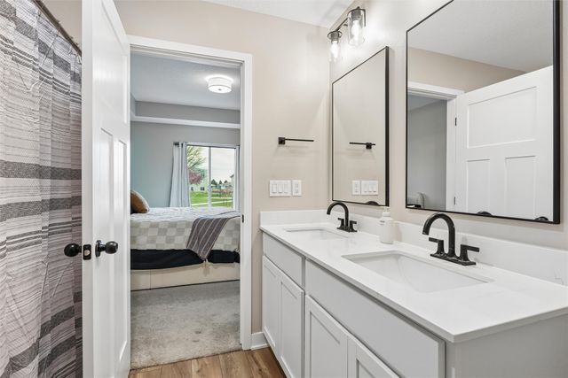 1620 Justice Way, Knoxville, IA 50138