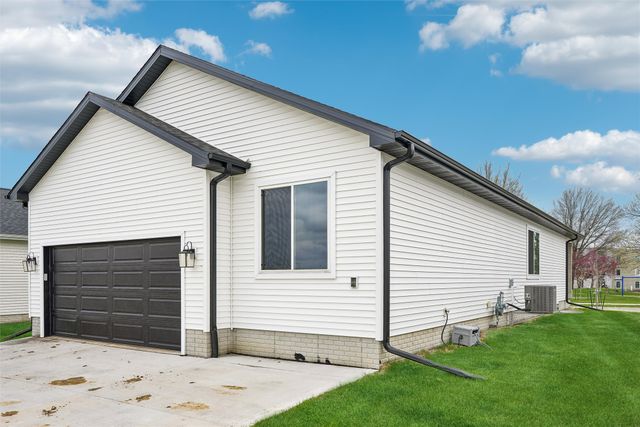 1620 Justice Way, Knoxville, IA 50138