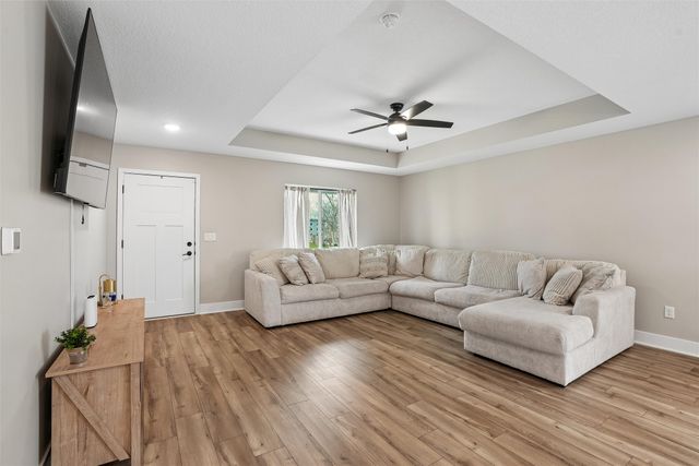 1620 Justice Way, Knoxville, IA 50138