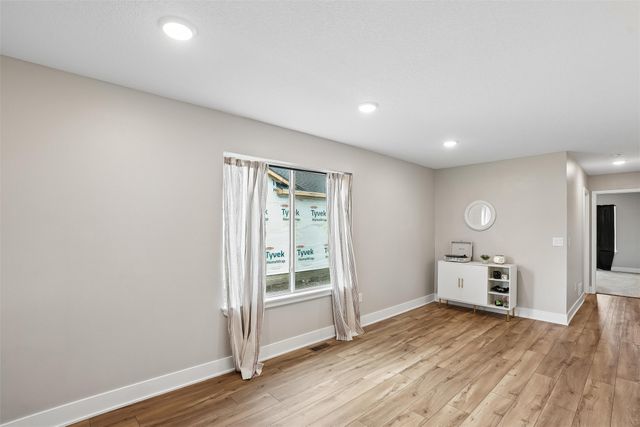 1620 Justice Way, Knoxville, IA 50138