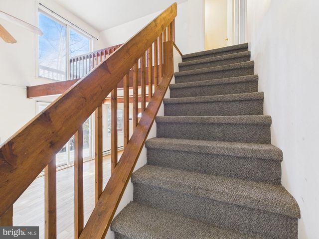 175 SALISBURY RD, Bushkill, PA 18324