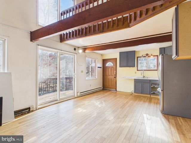 175 SALISBURY RD, Bushkill, PA 18324