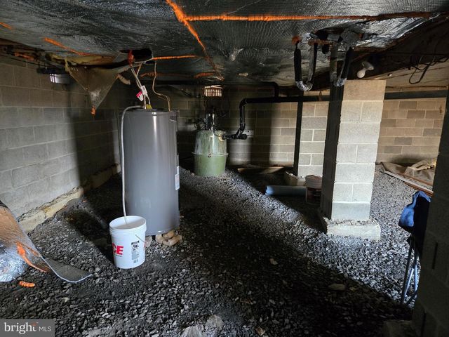 175 SALISBURY RD, Bushkill, PA 18324