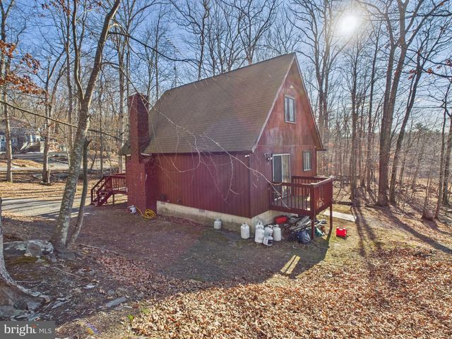 175 SALISBURY RD, Bushkill, PA 18324