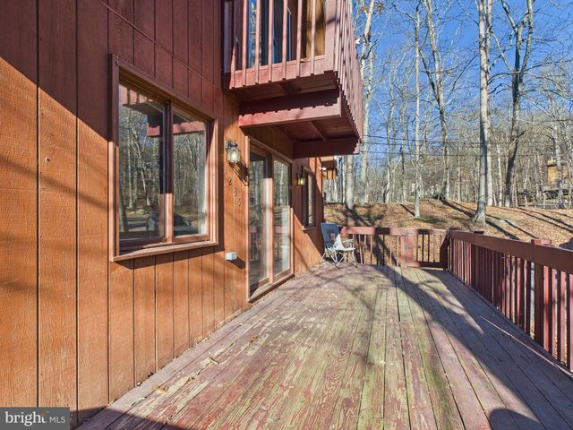 175 SALISBURY RD, Bushkill, PA 18324