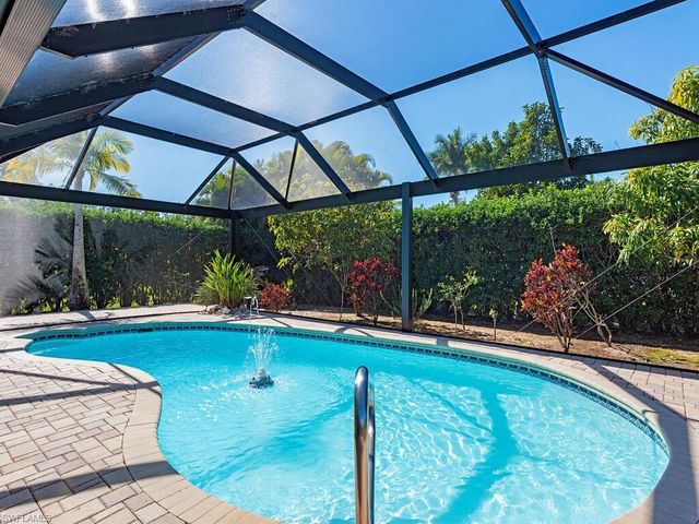 6827 Darby CT, Naples, FL 34104