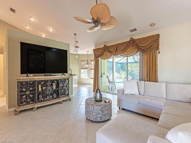 6827 Darby CT, Naples, FL 34104