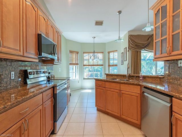 6827 Darby CT, Naples, FL 34104