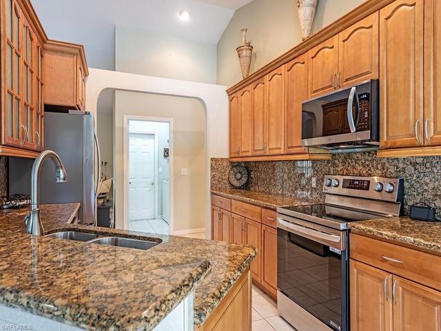 6827 Darby CT, Naples, FL 34104