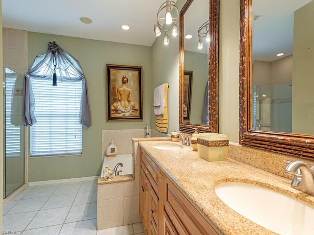 6827 Darby CT, Naples, FL 34104