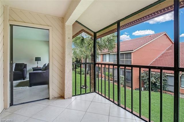 124 Cypress WAY E E5, Naples, FL 34110