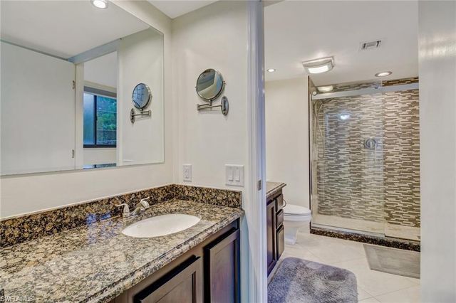 124 Cypress WAY E E5, Naples, FL 34110