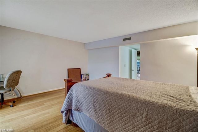 124 Cypress WAY E E5, Naples, FL 34110