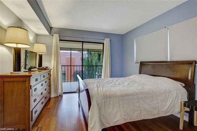 124 Cypress WAY E E5, Naples, FL 34110