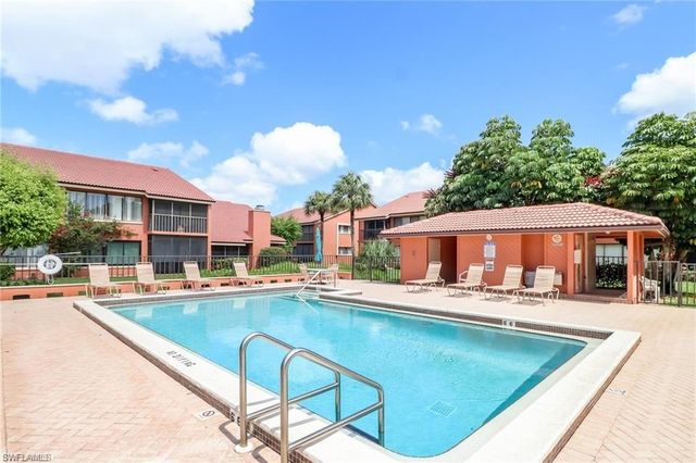 124 Cypress WAY E E5, Naples, FL 34110