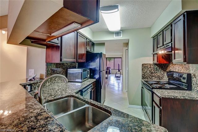 124 Cypress WAY E E5, Naples, FL 34110