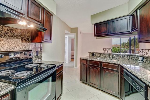124 Cypress WAY E E5, Naples, FL 34110