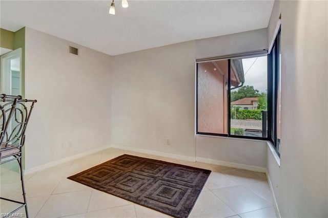 124 Cypress WAY E E5, Naples, FL 34110
