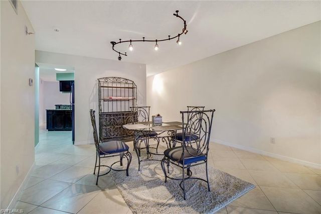 124 Cypress WAY E E5, Naples, FL 34110