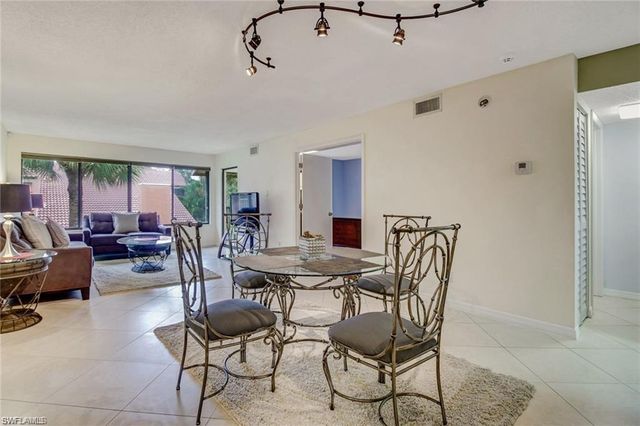 124 Cypress WAY E E5, Naples, FL 34110