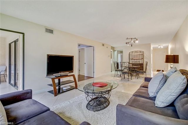 124 Cypress WAY E E5, Naples, FL 34110