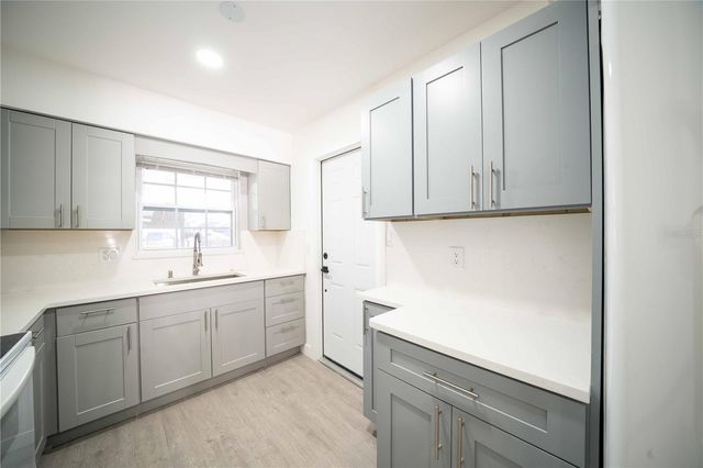 851 76TH AVENUE N, St Petersburg, FL 33702