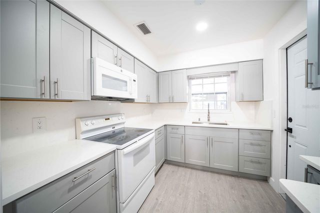 851 76TH AVENUE N, St Petersburg, FL 33702