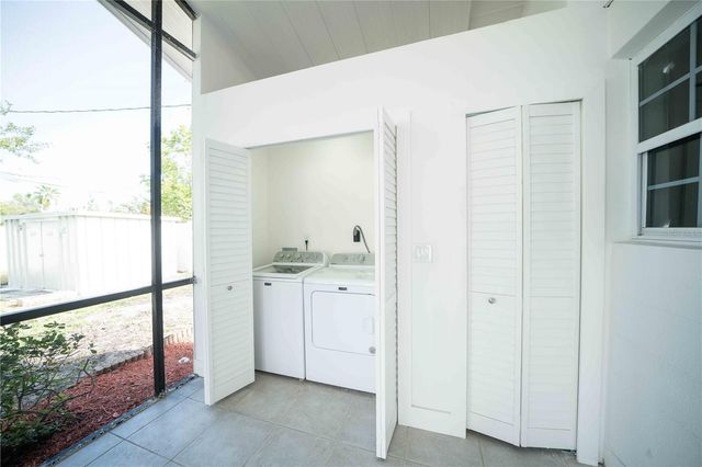 851 76TH AVENUE N, St Petersburg, FL 33702