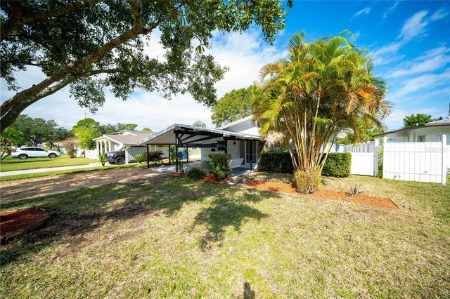 851 76TH AVENUE N, St Petersburg, FL 33702