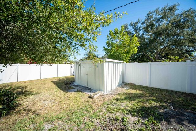 851 76TH AVENUE N, St Petersburg, FL 33702
