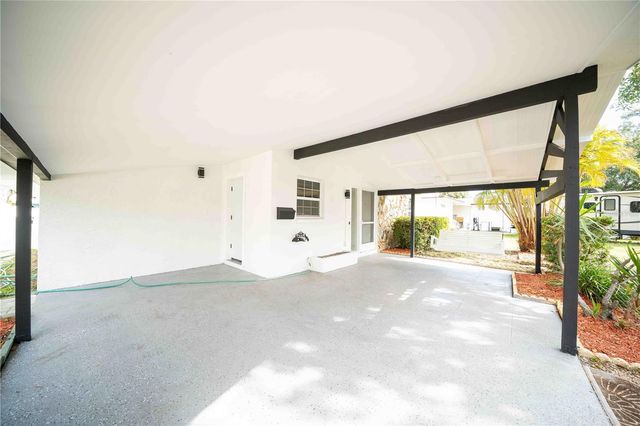 851 76TH AVENUE N, St Petersburg, FL 33702