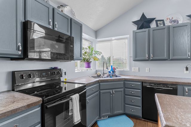 5015 W ROCK RIDGE LN, West Jordan, UT 84081