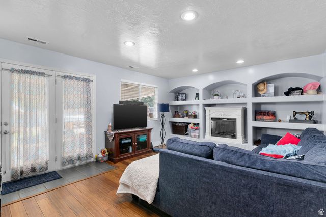 5015 W ROCK RIDGE LN, West Jordan, UT 84081