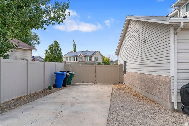 5015 W ROCK RIDGE LN, West Jordan, UT 84081